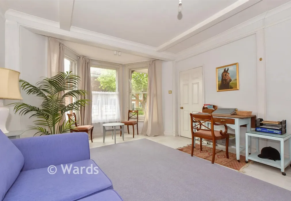 Bedroom 1 - West Cross, Tenterden, Kent - Wards of Kent
