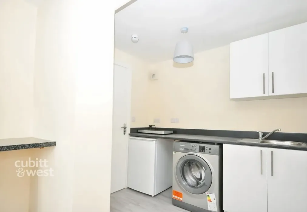 eb11873f-Room - Cator Crescent, New Addington CR0 - Wards of Kent