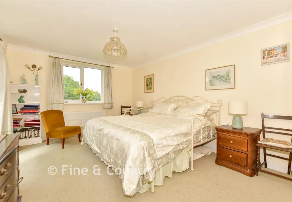 Bedroom 1 - Hill Avenue, Shepherdswell, Kent - Wards of Kent