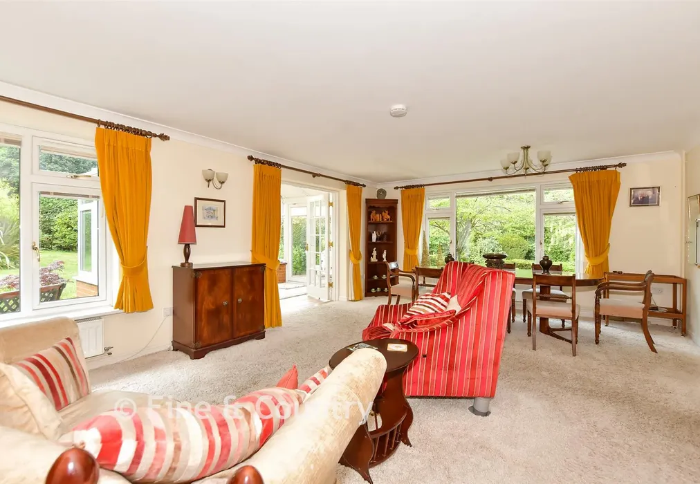 Sitting Room - Hill Avenue, Shepherdswell, Kent - Wards of Kent