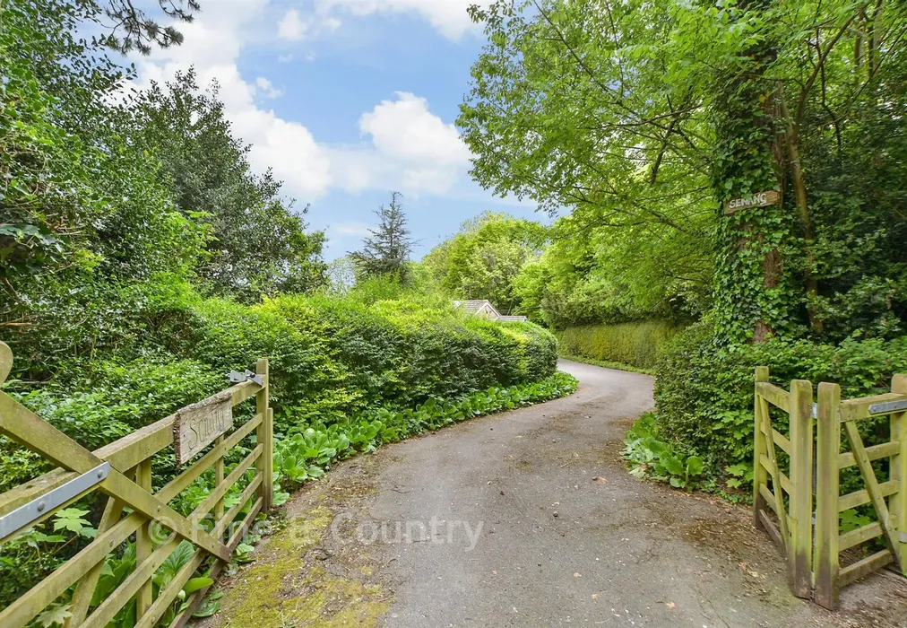 Driveway/Parking - Hill Avenue, Shepherdswell, Kent - Wards of Kent