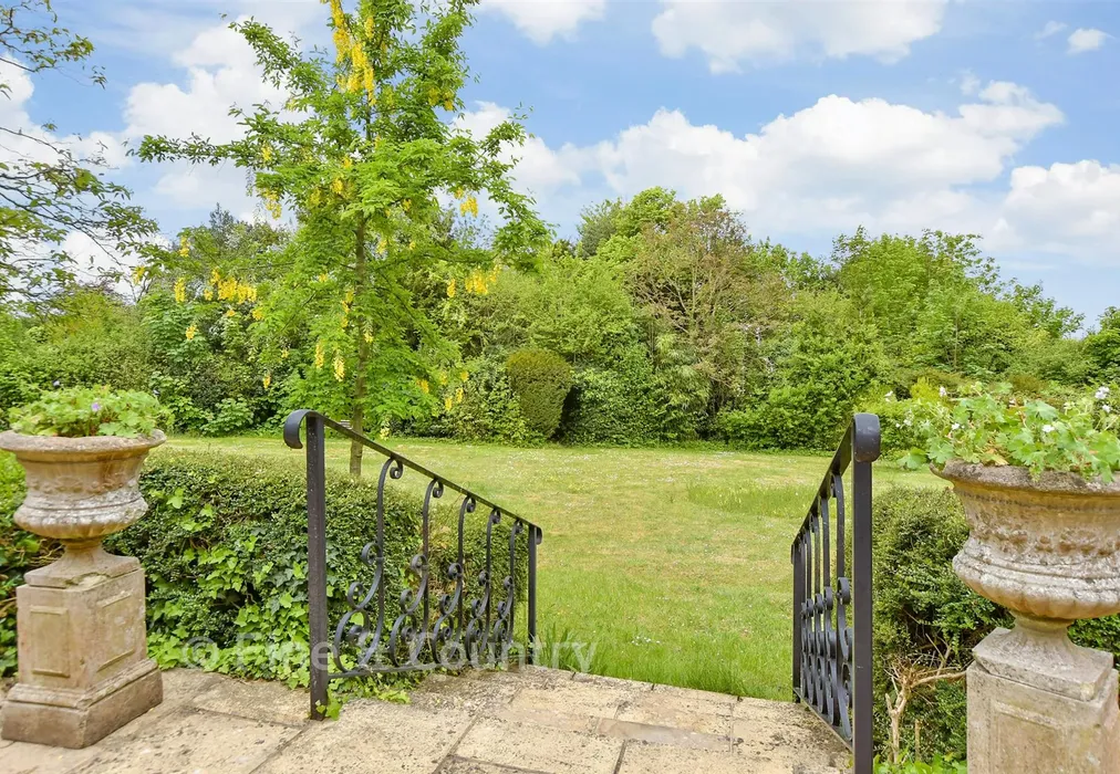 External Lifestyle Photograph - Hill Avenue, Shepherdswell, Kent - Wards of Kent