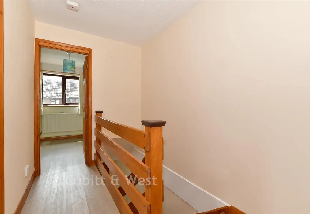 Landing - Galahad Road, Ifield, Crawley, West Sussex - Wards of Kent