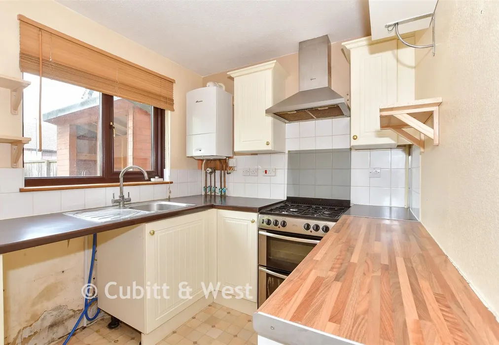 Kitchen - Galahad Road, Ifield, Crawley, West Sussex - Wards of Kent