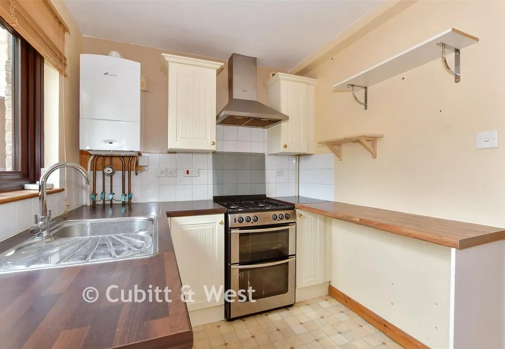Kitchen - Galahad Road, Ifield, Crawley, West Sussex - Wards of Kent
