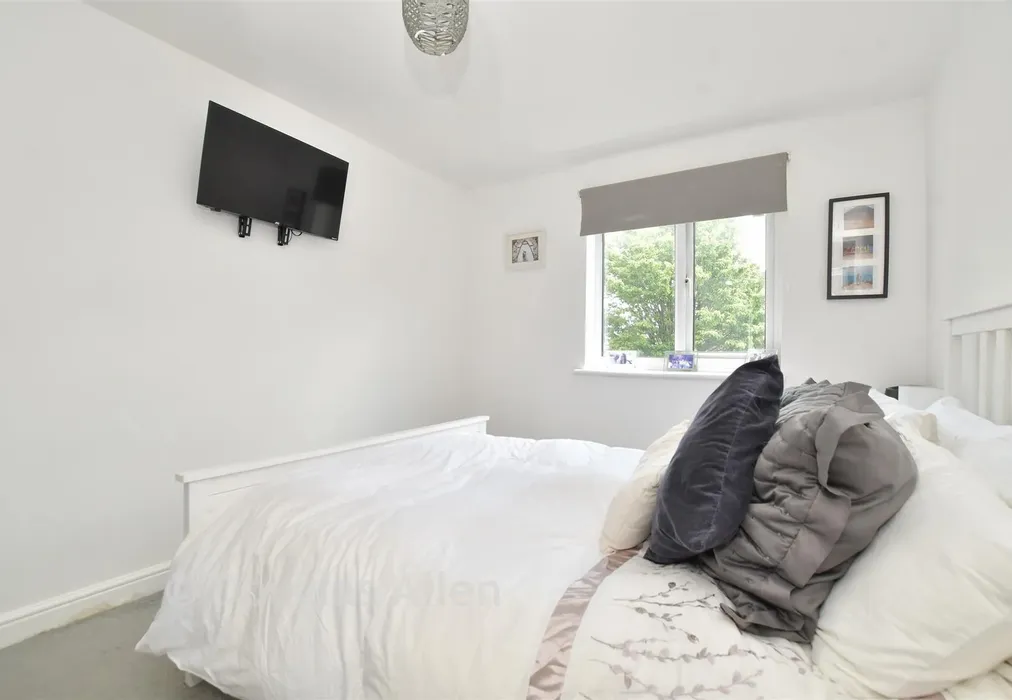 Bedroom 1 - Frazer Close, Romford, Essex - Wards of Kent