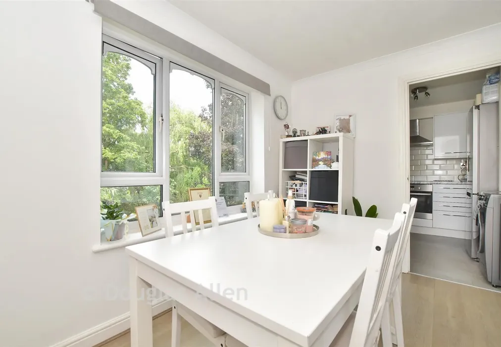 Lounge/Diner - Frazer Close, Romford, Essex - Wards of Kent