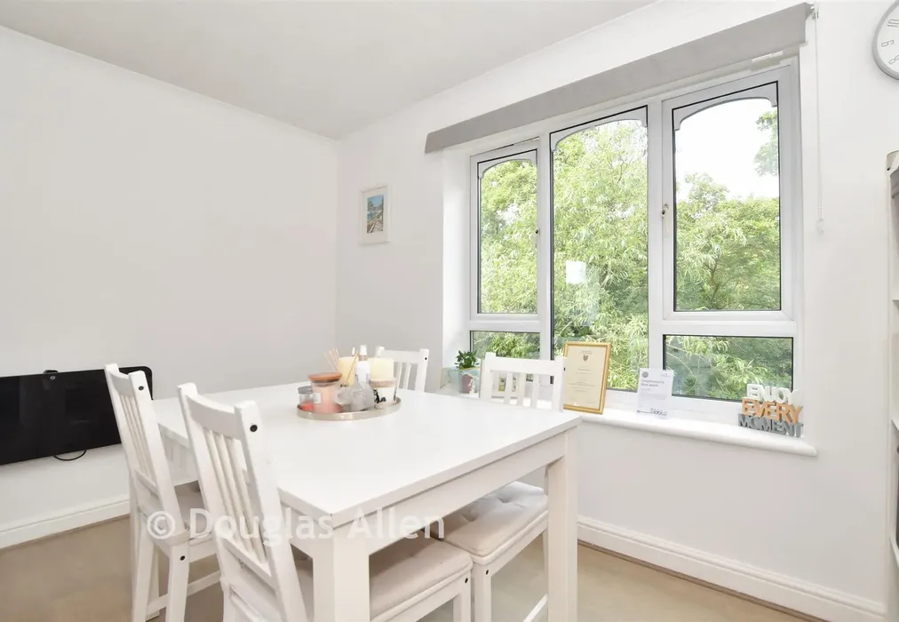 Lounge/Diner - Frazer Close, Romford, Essex - Wards of Kent