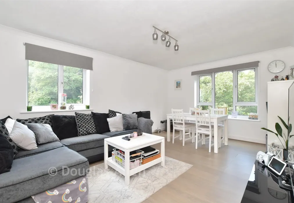Lounge/Diner - Frazer Close, Romford, Essex - Wards of Kent