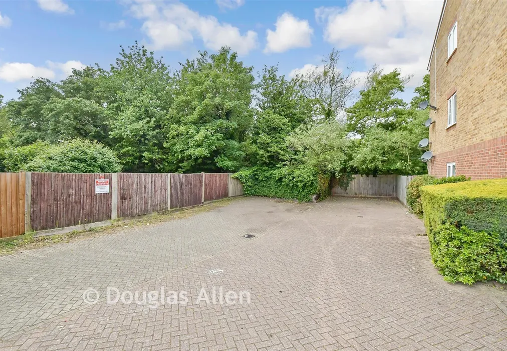 Driveway/Parking - Frazer Close, Romford, Essex - Wards of Kent