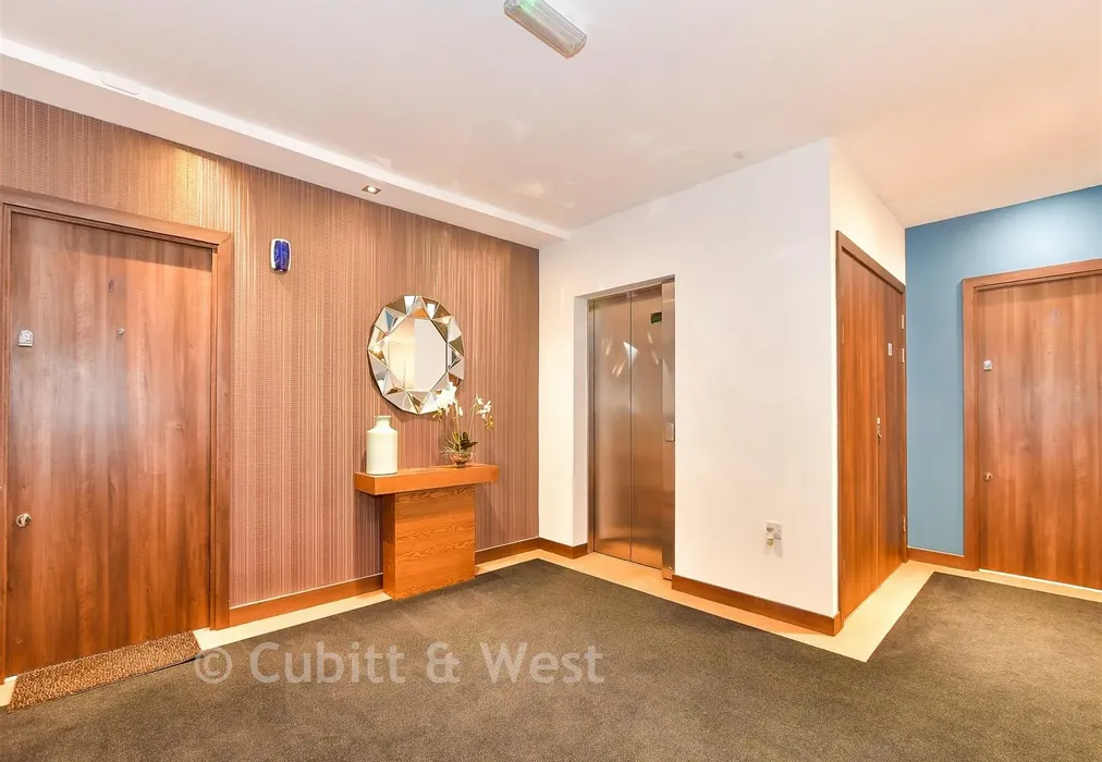 Internal Feature - Little Trodgers Lane, Mayfield, East Sussex - Wards of Kent