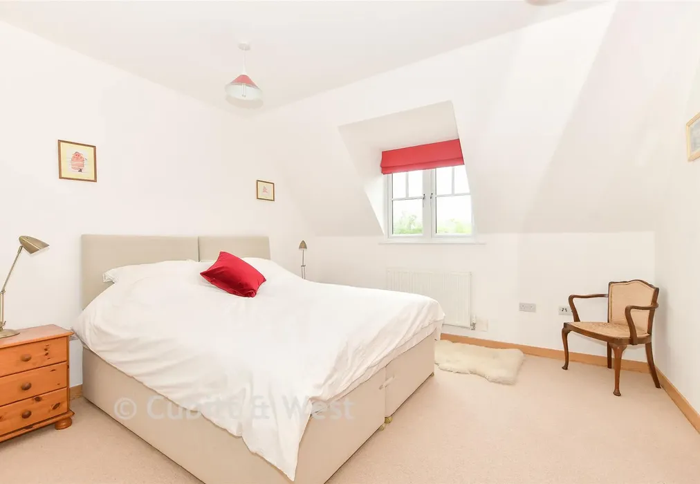 Bedroom 2 - Little Trodgers Lane, Mayfield, East Sussex - Wards of Kent