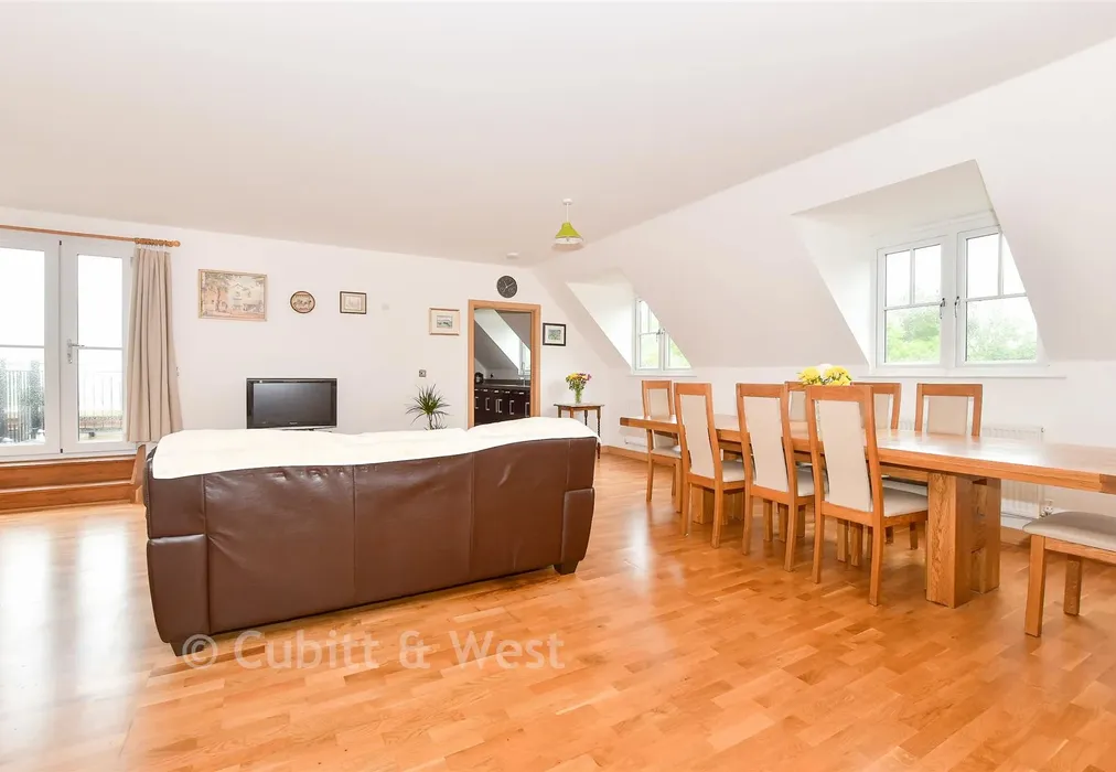 Lounge - Little Trodgers Lane, Mayfield, East Sussex - Wards of Kent