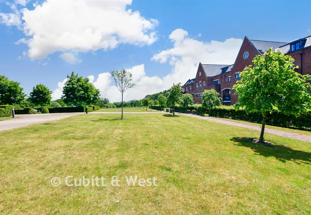 Communal Gardens - Little Trodgers Lane, Mayfield, East Sussex - Wards of Kent