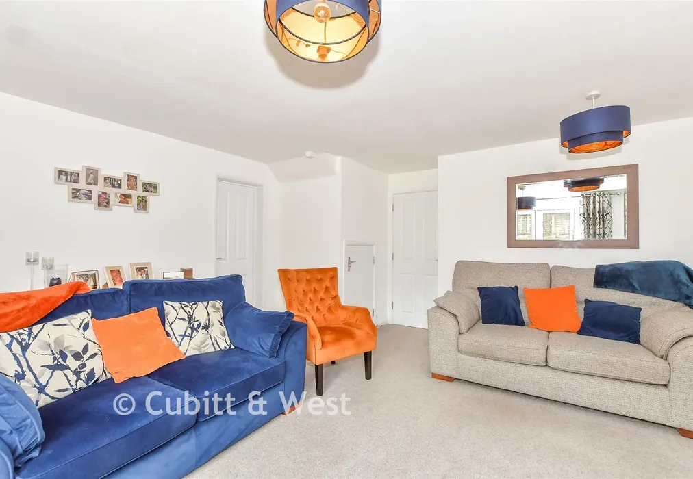 Lounge - Whiteland Way, Clanfield, Hampshire - Wards of Kent