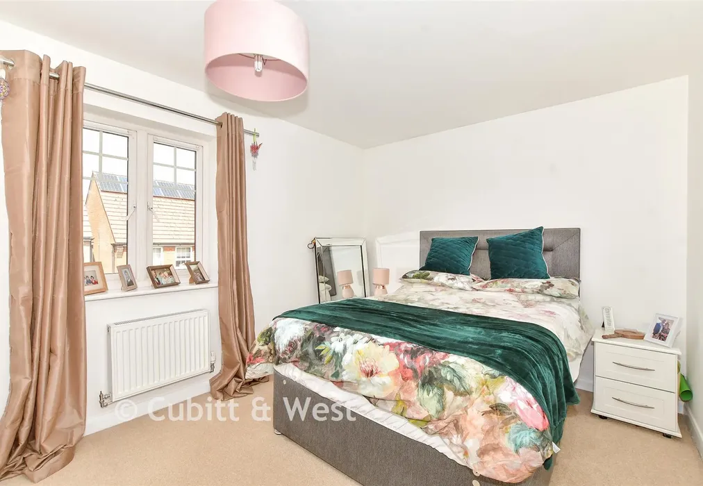Bedroom 2 - Whiteland Way, Clanfield, Hampshire - Wards of Kent