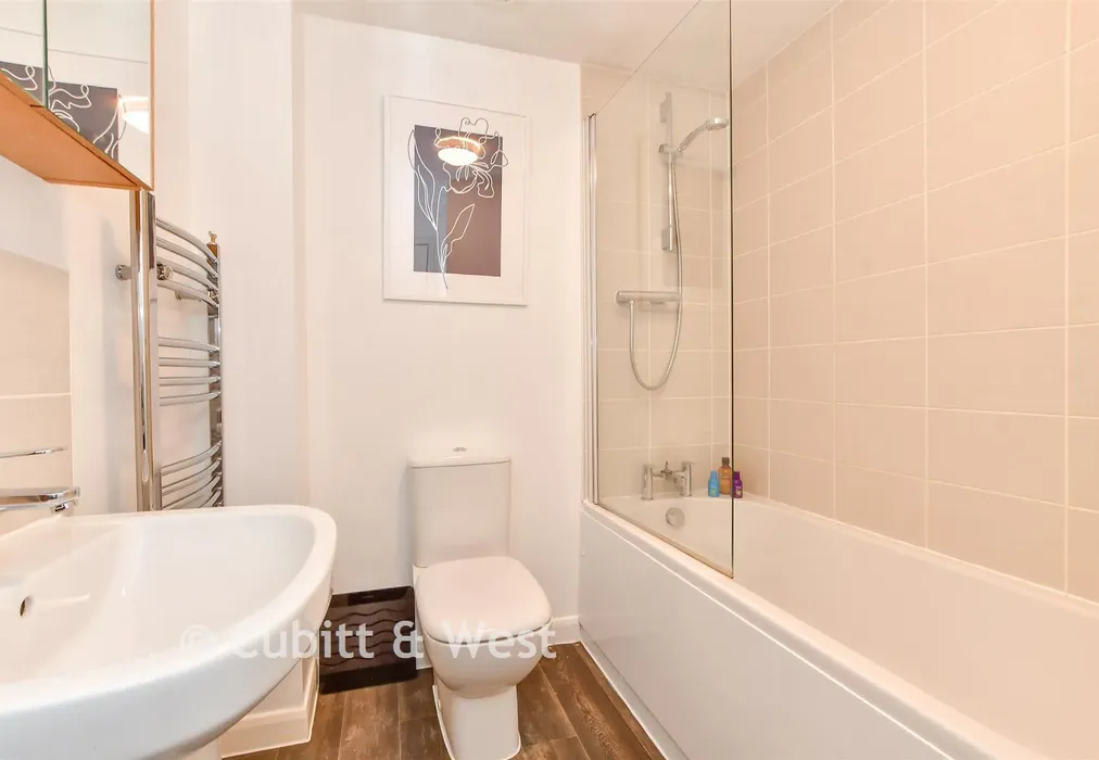 Bathroom - Whiteland Way, Clanfield, Hampshire - Wards of Kent