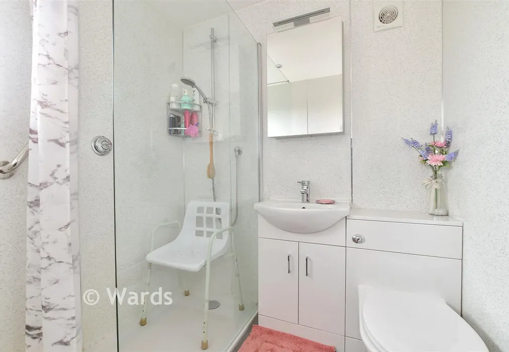 Shower Room - Rylands Road, Kennington, Ashford, Kent - Wards of Kent