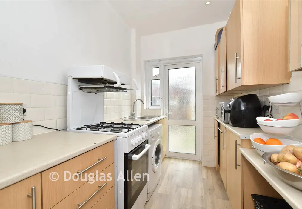 Kitchen - Chadwell Heath Lane, Romford, Essex - Wards of Kent