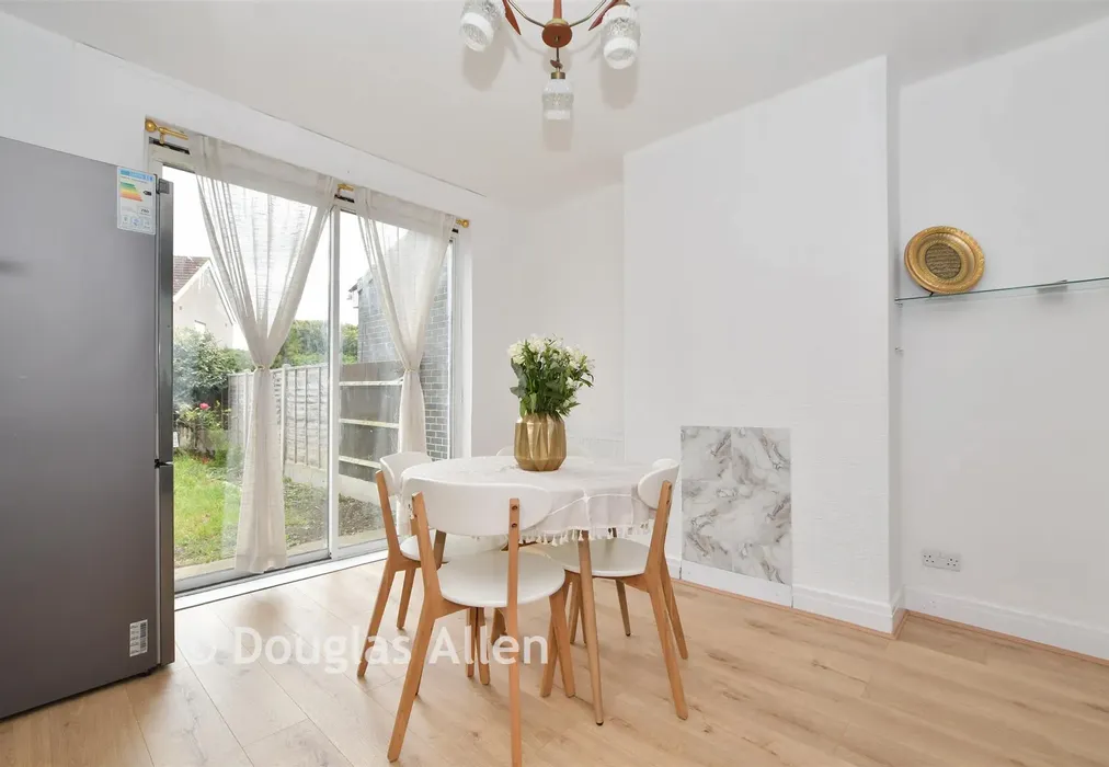 Dining Area - Chadwell Heath Lane, Romford, Essex - Wards of Kent