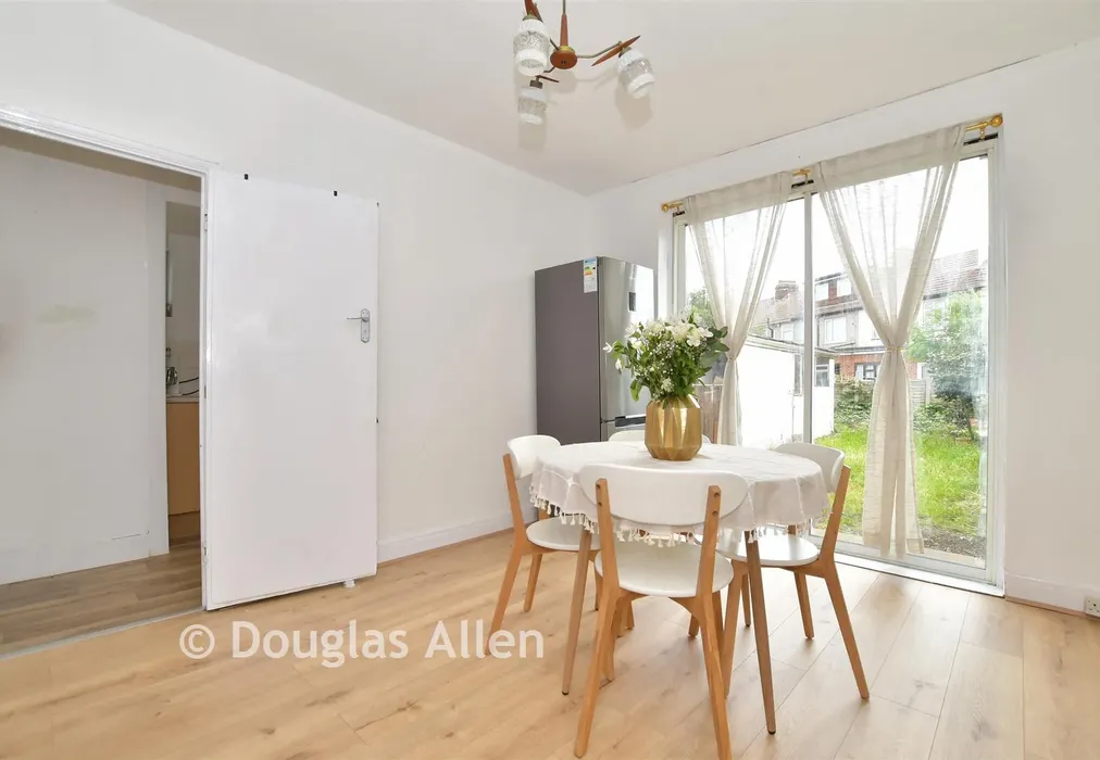 Dining Area - Chadwell Heath Lane, Romford, Essex - Wards of Kent