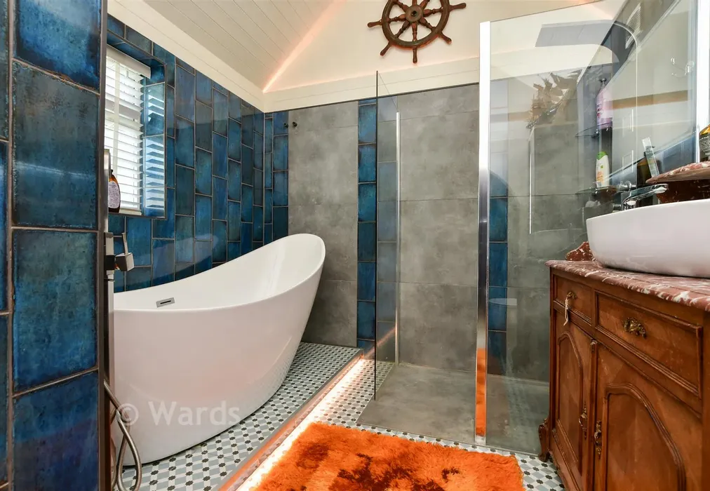 En-Suite Bathroom - Booth Place, Margate, Kent - Wards of Kent