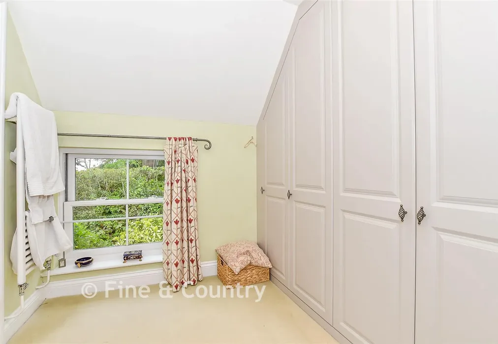 Bedroom 1 - Old Forge Lane, Horney Common, Uckfield, East Sussex - Wards of Kent
