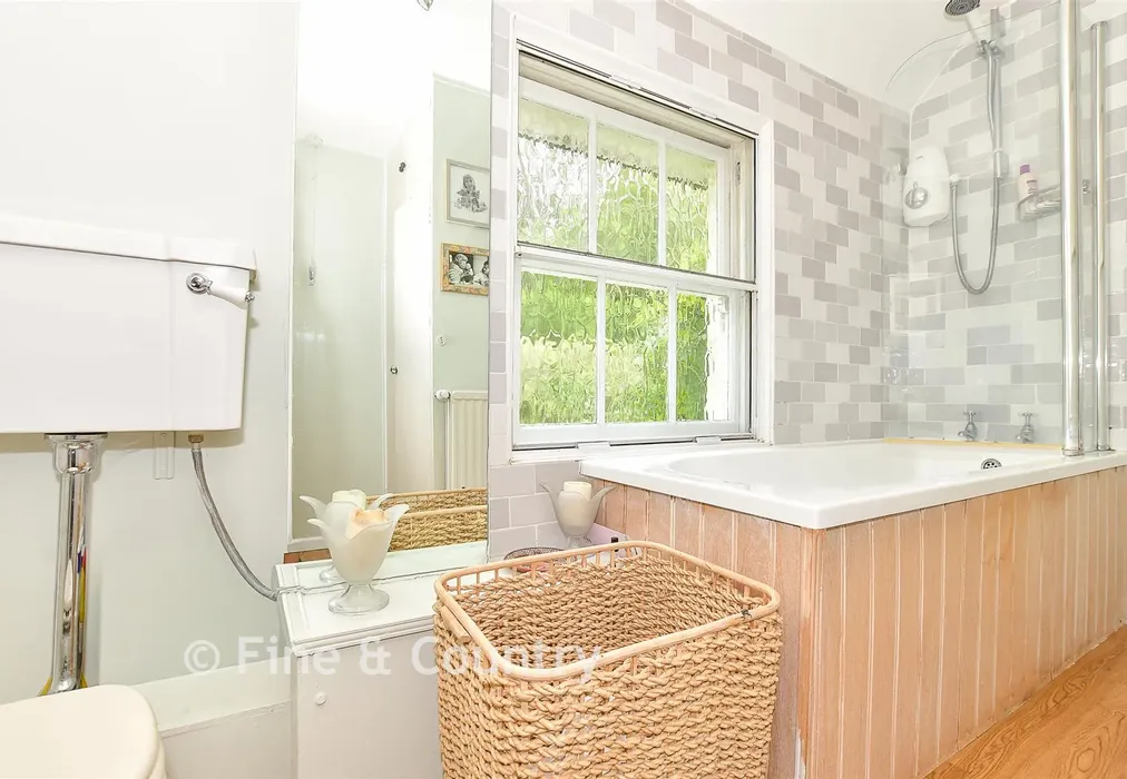 Bathroom - Old Forge Lane, Horney Common, Uckfield, East Sussex - Wards of Kent