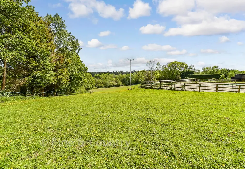 Rear Garden - Old Forge Lane, Horney Common, Uckfield, East Sussex - Wards of Kent