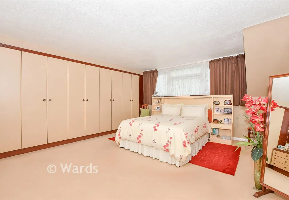 Bedroom 1 - Gilletts Lane, East Malling, Kent - Wards of Kent