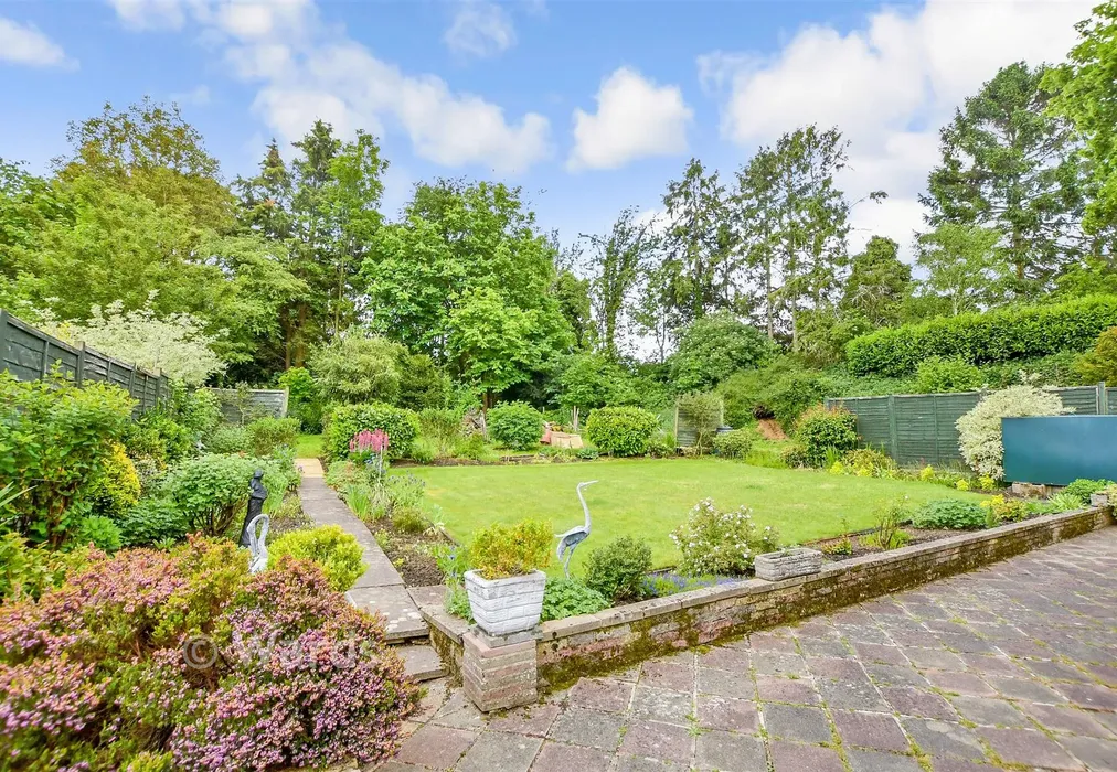 Rear Garden - Gilletts Lane, East Malling, Kent - Wards of Kent