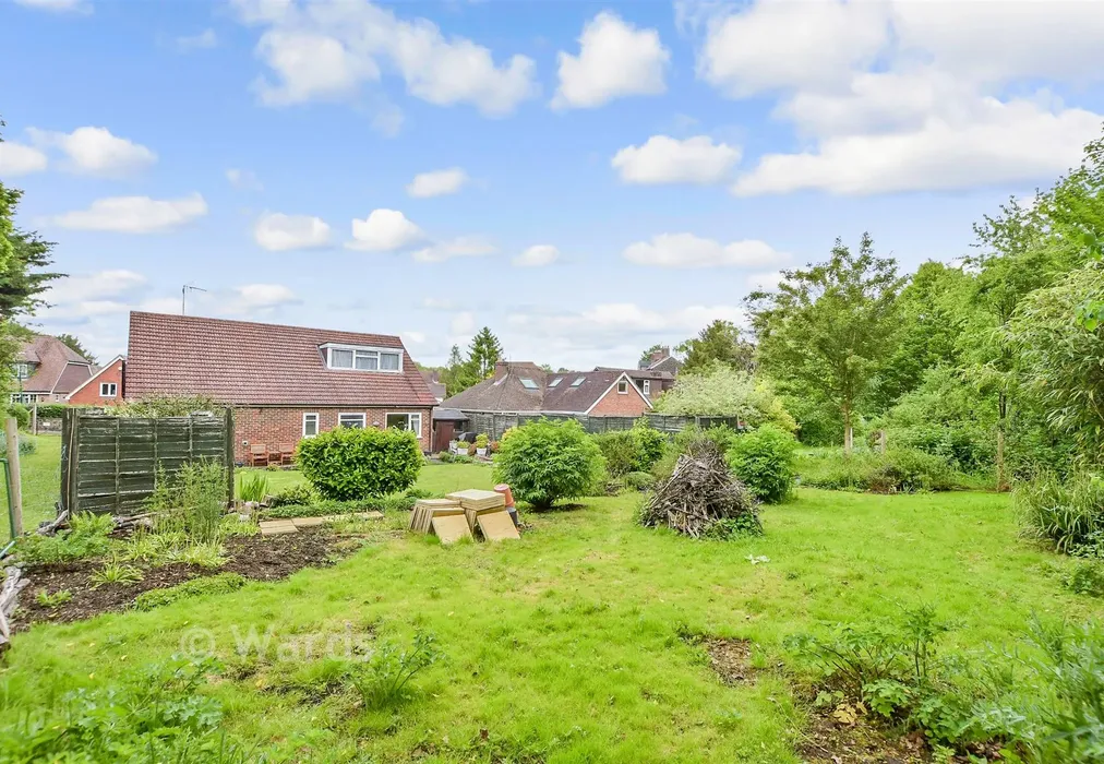 Rear Garden - Gilletts Lane, East Malling, Kent - Wards of Kent
