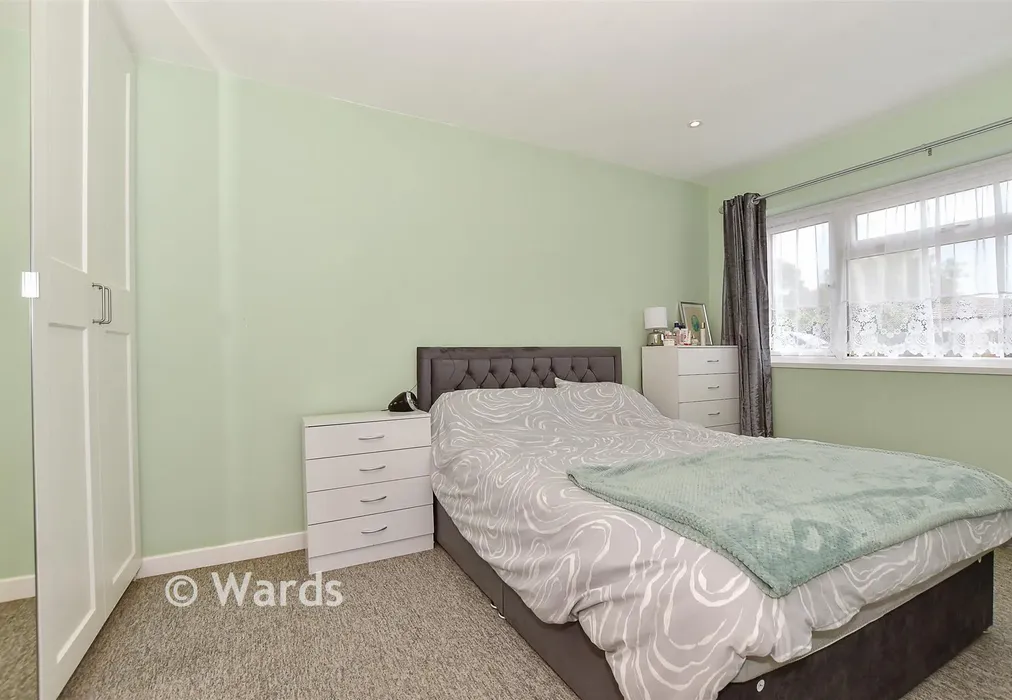 Bedroom 1 - Merritt Road, Greatstone, New Romney, Kent - Wards of Kent