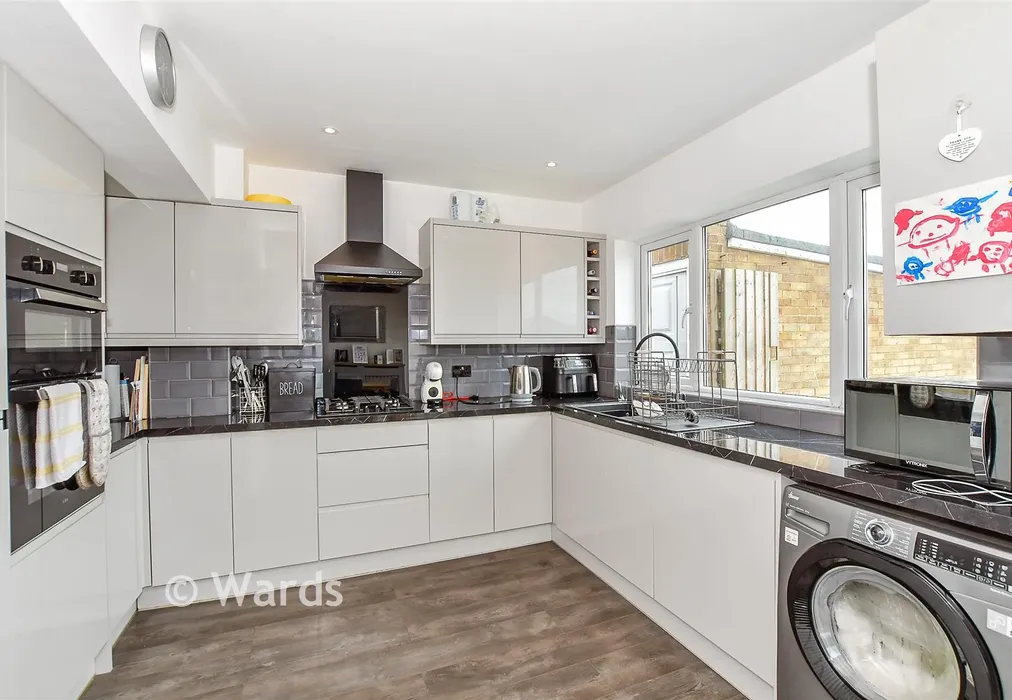 Kitchen - Merritt Road, Greatstone, New Romney, Kent - Wards of Kent