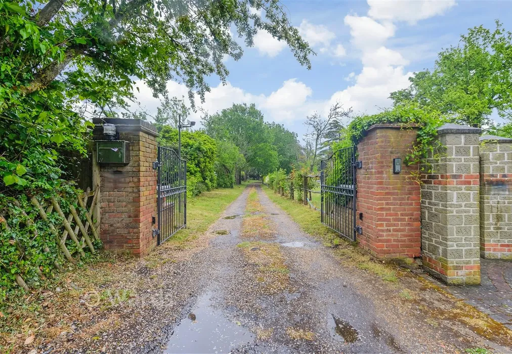 Driveway/Parking 1 - Cockerhurst Road, Shoreham, Kent - Wards of Kent