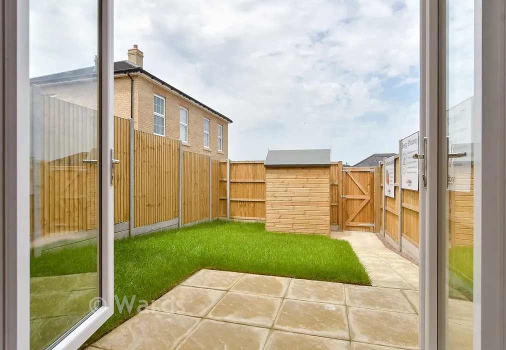 Garden Lifestyle Photograph - Richmond Park, Whitfield, Kent - Wards of Kent