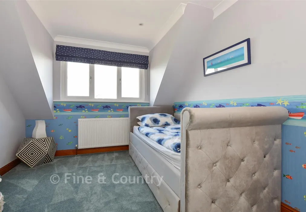 Bedroom 2 - Egypt Copse, Cowes, Isle of Wight - Wards of Kent