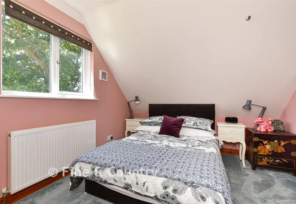 Bedroom 3 - Egypt Copse, Cowes, Isle of Wight - Wards of Kent