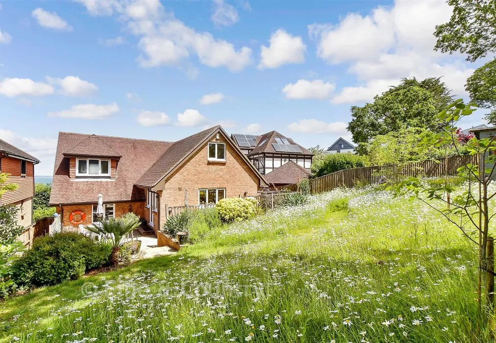 Rear Garden - Egypt Copse, Cowes, Isle of Wight - Wards of Kent