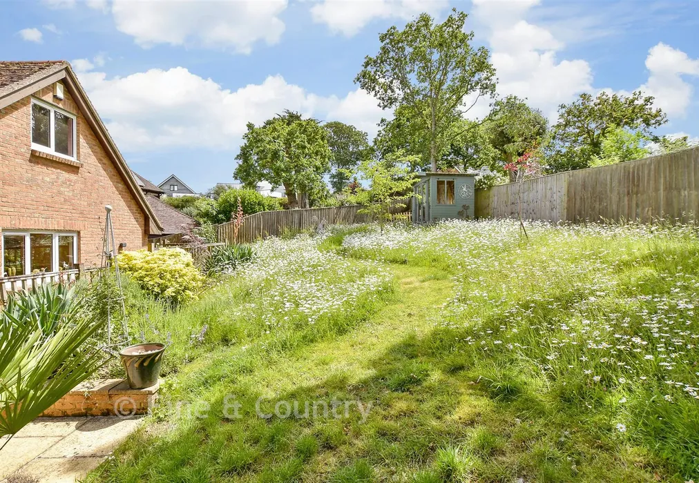 Rear Garden - Egypt Copse, Cowes, Isle of Wight - Wards of Kent