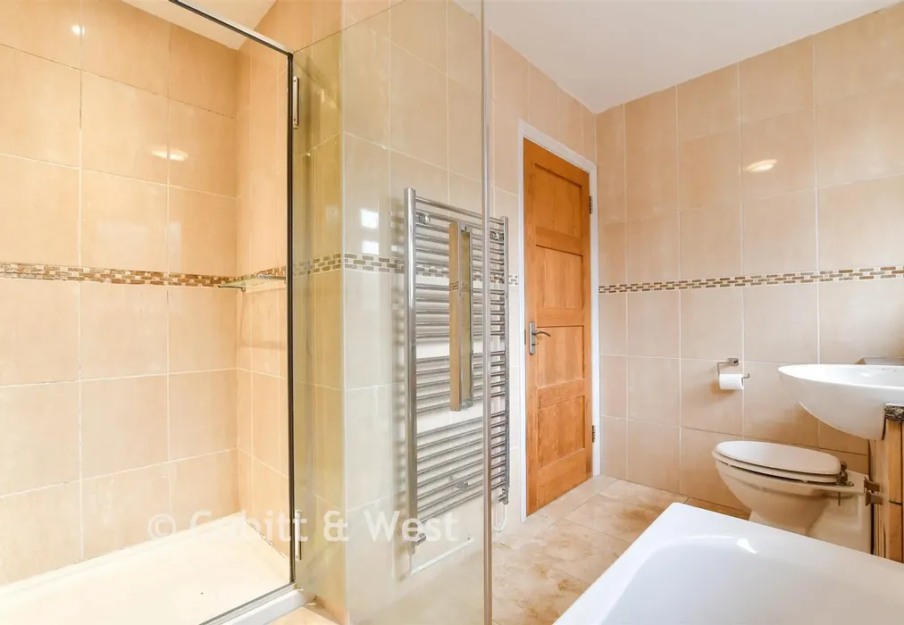 Bathroom - Selhurst Road, Woodingdean, East Sussex - Wards of Kent