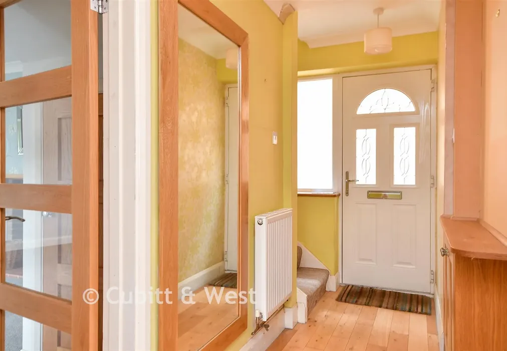 Internal Lifestyle Photograph - Selhurst Road, Woodingdean, East Sussex - Wards of Kent