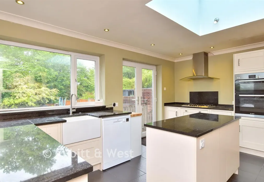 Kitchen - Selhurst Road, Woodingdean, East Sussex - Wards of Kent