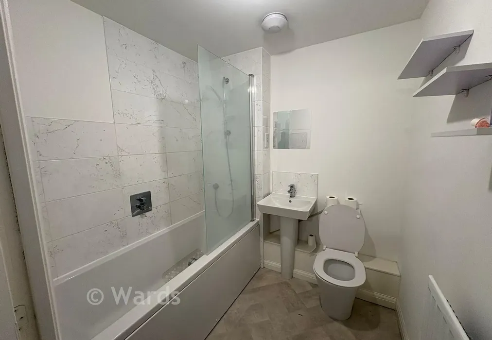 Bathroom - Cornfield Drive, Gravesend, Kent - Wards of Kent