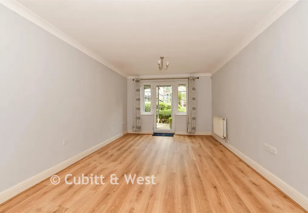Lounge/Kitchen - Lumley Road, Horley, Surrey - Wards of Kent