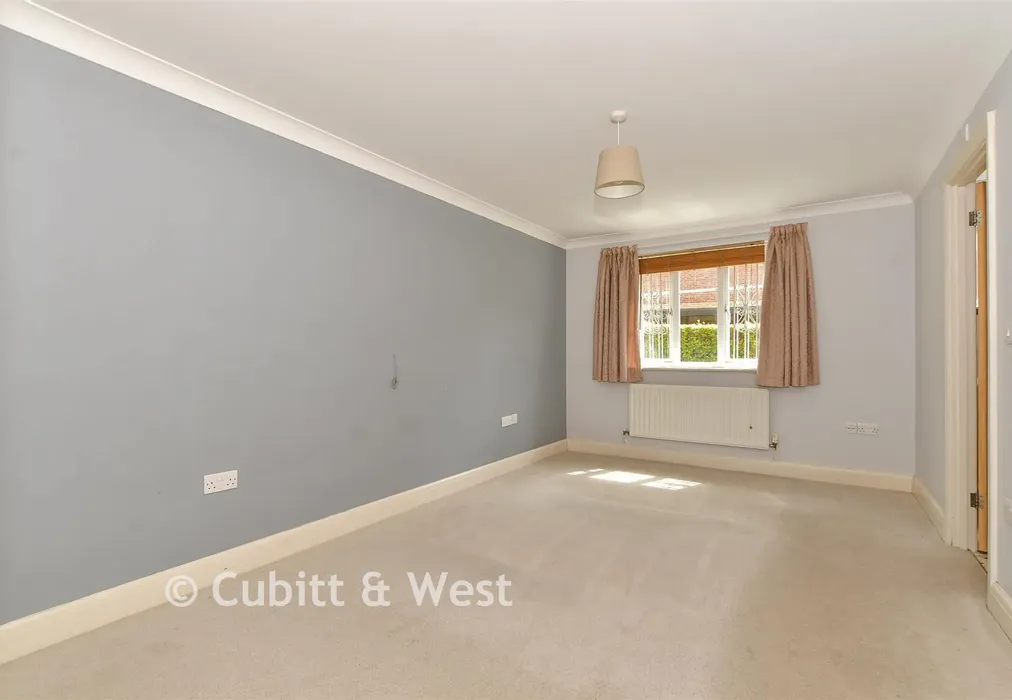 Bedroom 1 - Lumley Road, Horley, Surrey - Wards of Kent