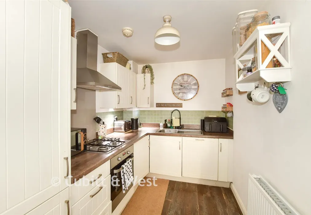 Kitchen - Bedivere Road, Crawley, West Sussex - Wards of Kent