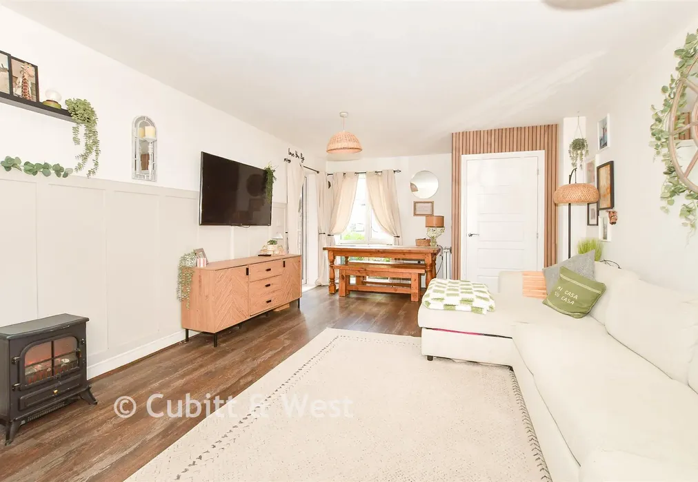 Lounge/Diner - Bedivere Road, Crawley, West Sussex - Wards of Kent