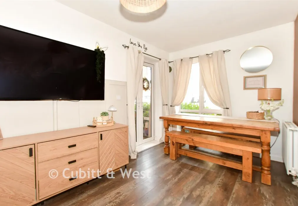 Lounge/Diner - Bedivere Road, Crawley, West Sussex - Wards of Kent