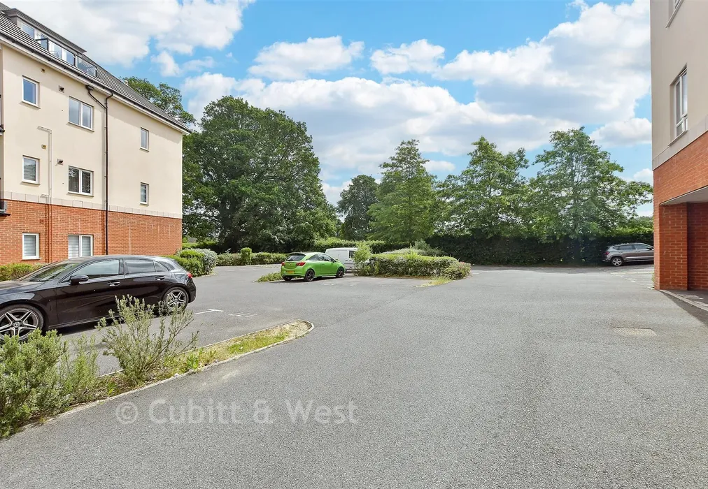Driveway/Parking - Bedivere Road, Crawley, West Sussex - Wards of Kent